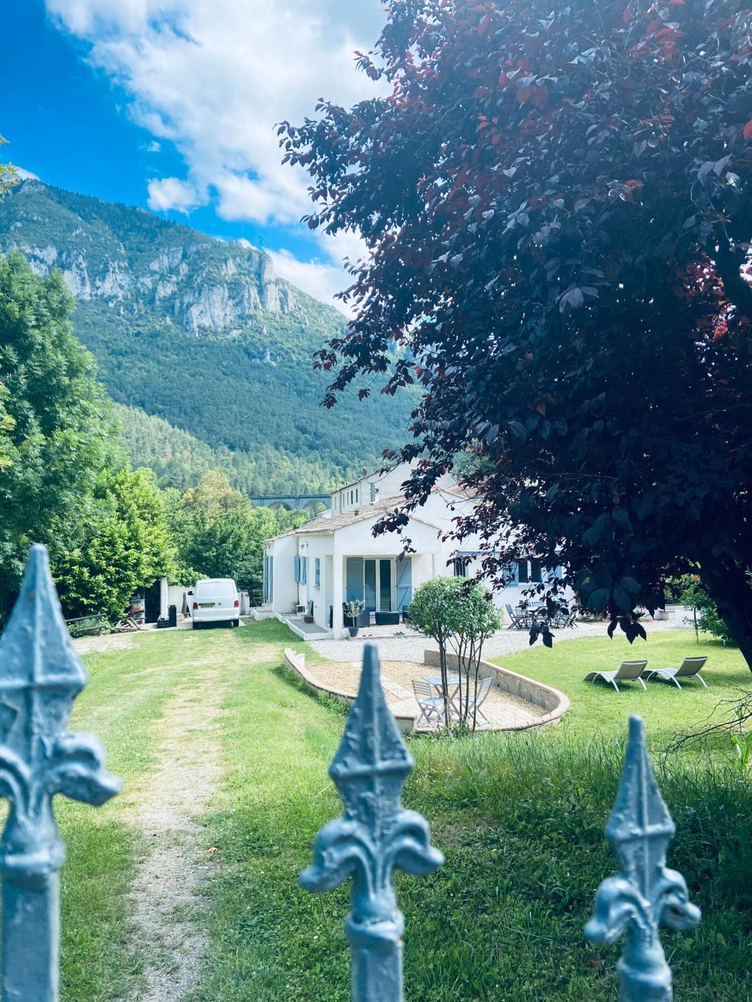 Private Riverside Villa With Breathtaking Views Axat Eksteriør billede